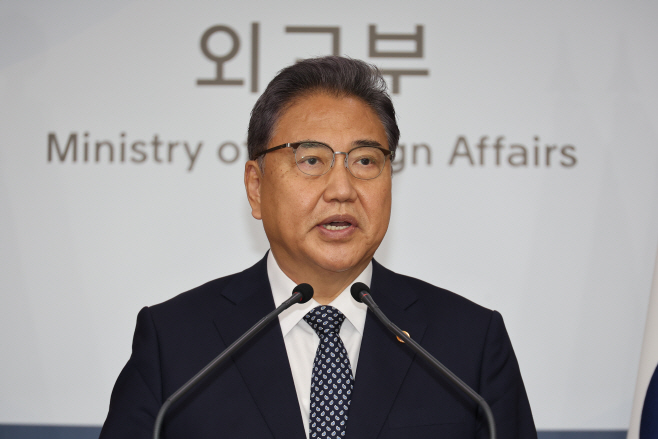 정례브리핑하는 박진 장관