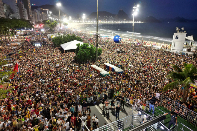TOPSHOT-BRAZIL-CONGRESS-SHIELDING-PROJ... <YONHAP NO-2496> (AFP)