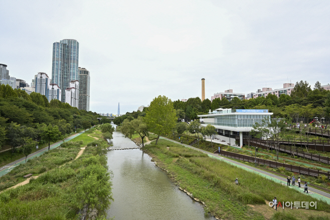 강남구 양재천 수변문화쉼터 개관1