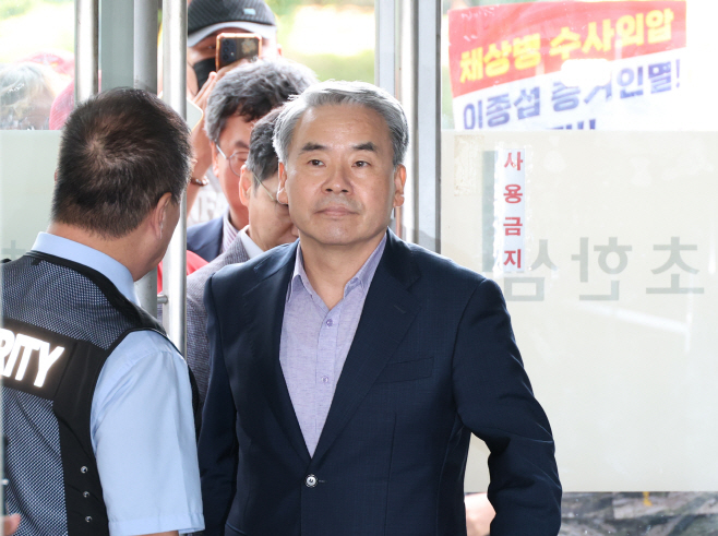 피의자 소환된 이종섭 전 국방부 장관<YONHAP NO-2715>