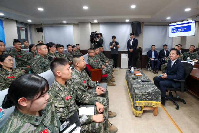 국방부차관 해병대 연평부대 현장소통 사진1