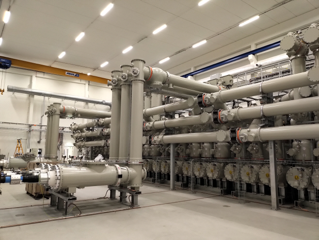 사진자료. 효성중공업의 420kV 초고압차단기