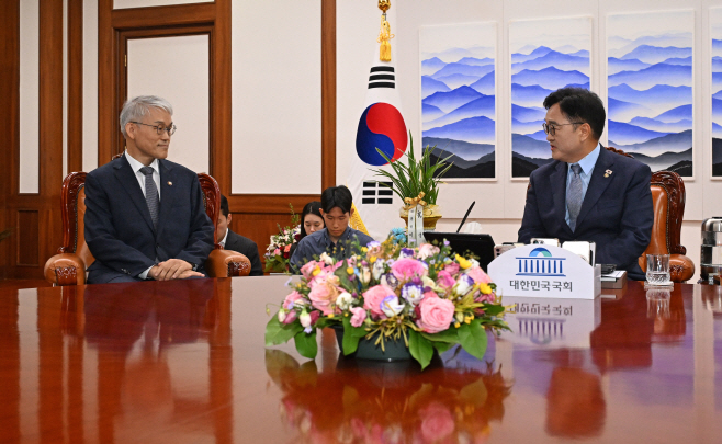 우원식 국회의장, 천대엽 법원행정처장 접견