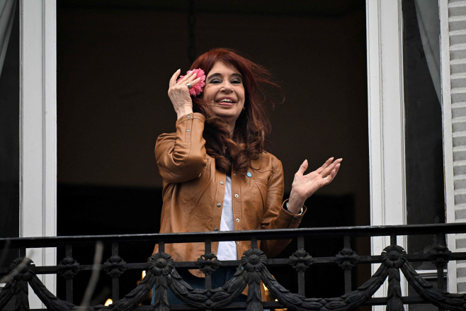 ARGENTINA-POLITICS-CORRUPTION-HOUSE-ARREST-SUPPORTERS