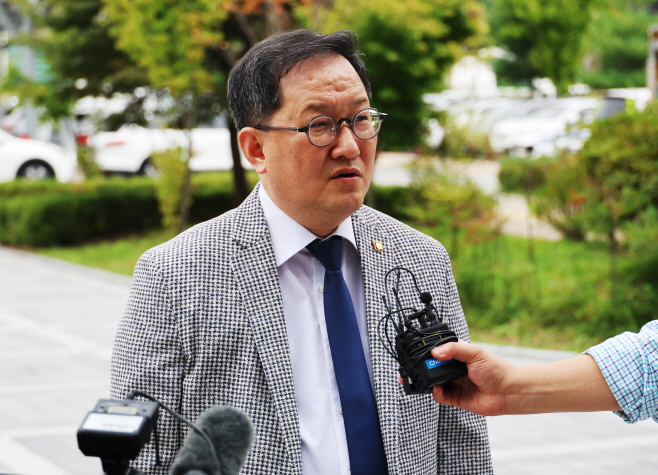 '관봉권 띠지 분실' 고발 입장 밝히는 김경호 변호사