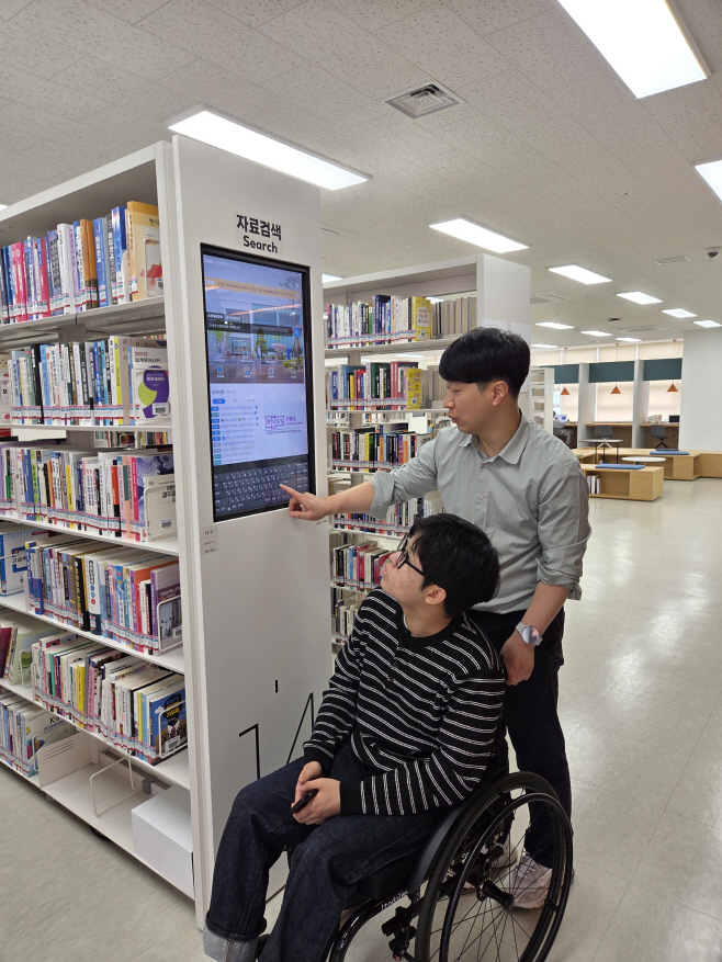 [사진3] 2025년 캠퍼스투어 진행사진(미래도서관)