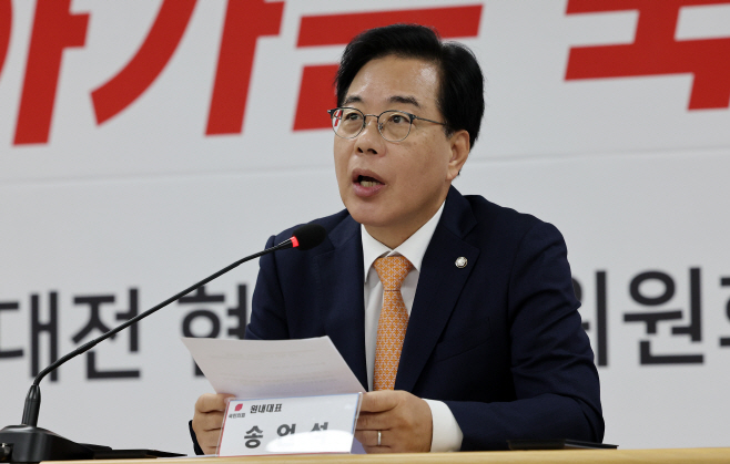 발언하는 송언석 원내대표<YONHAP NO-2655>
