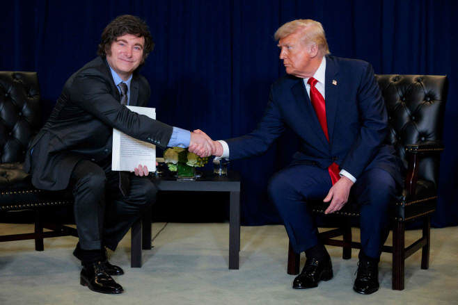 US-TRUMP-MEETS-WITH-F... <YONHAP NO-0573> (Getty Images via AFP)