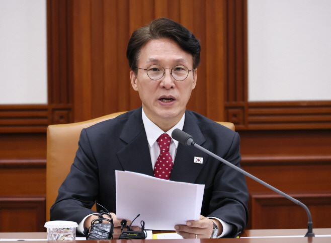 국정현안관계장관회의서 발언하는 김민석 총리<YONHAP NO-4344>