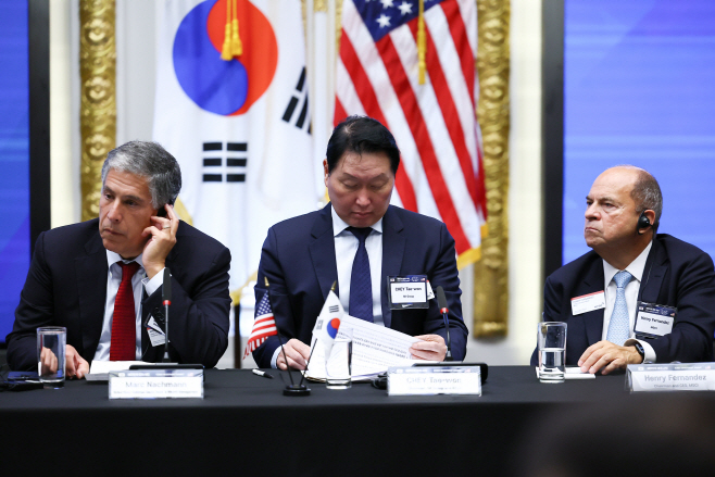 한국경제설명회, 이재명 대통령 발언 듣는 참석자들