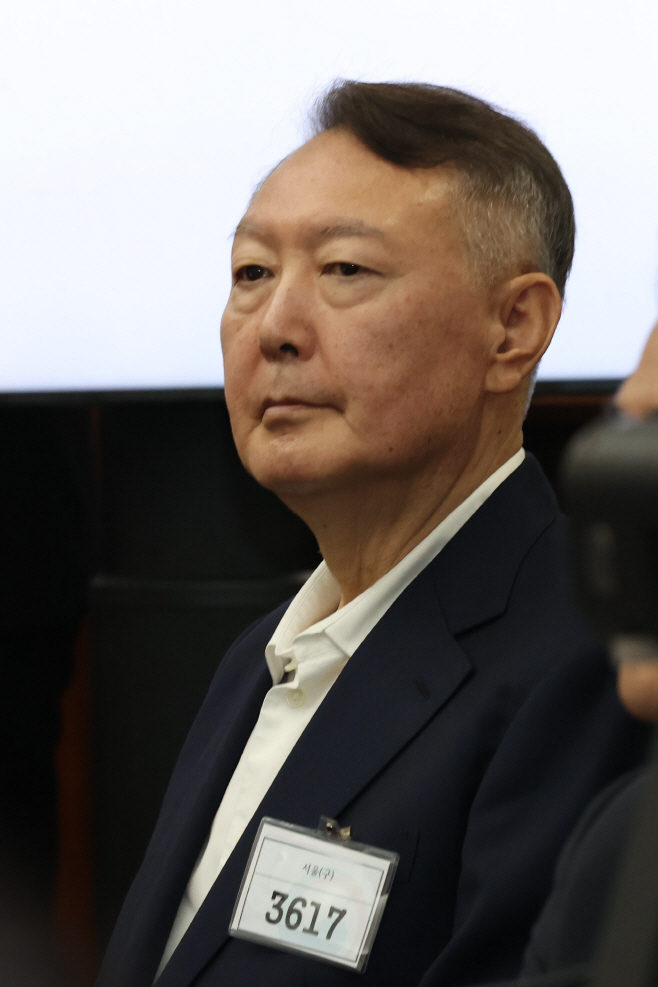 재판 출석한 윤석열
