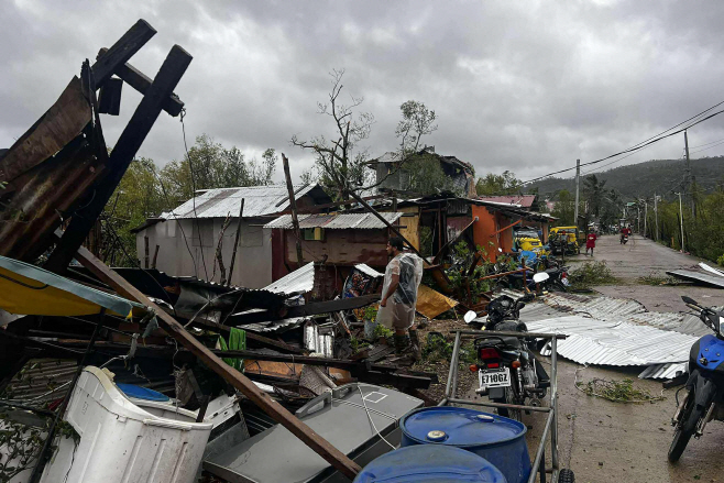 PHILIPPINES-WEATHER-STORM <YONHAP NO-7696> (AFP)