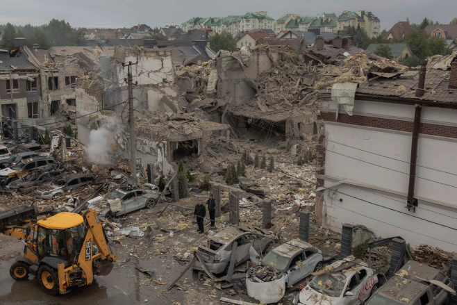 TOPSHOT-UKRAINE-RUSSIA-CONFLICT-WAR <YONHAP NO-1251> (AFP)