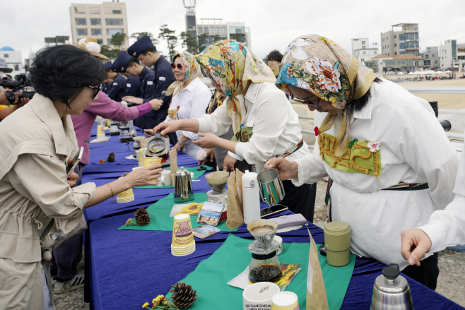 (사진)강릉대표축제 재개… 지역 경제에 활력 불어넣는다_커피축제 (2)