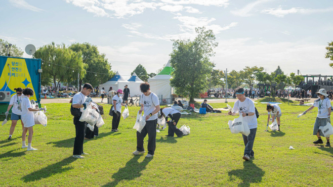 한국필립모리스 부산국제록페스티벌 쓰담필터 크루