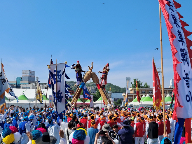 0930 국가무형유산 안동차전놀이  세계인의 축제에서 전통의 가치를 펼치다 (1)