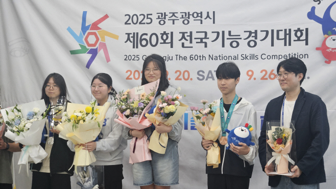 2._시상사진(그래픽디자인)_구미전자공업고_장윤지