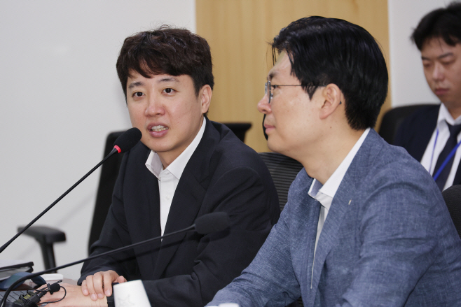 발언하는 이준석 대표<YONHAP NO-2799>