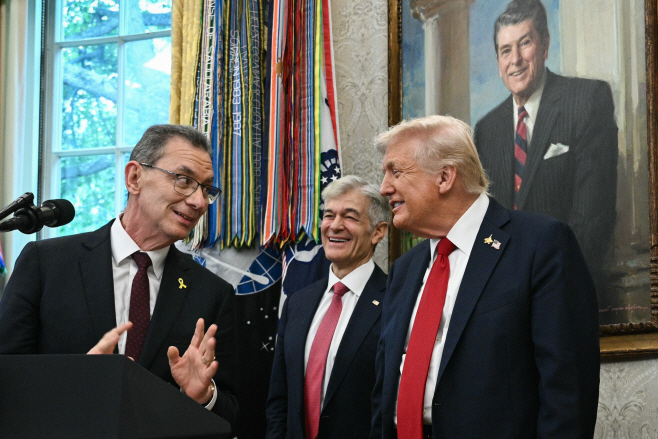 TOPSHOT-US-POLITICS-TRUMP