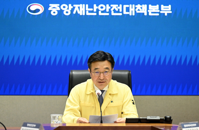[포토]윤호중 장관 
