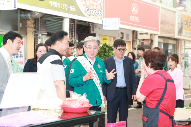 #4. 251001 보도사진4(추석맞이 장보기 물가 캠페인)