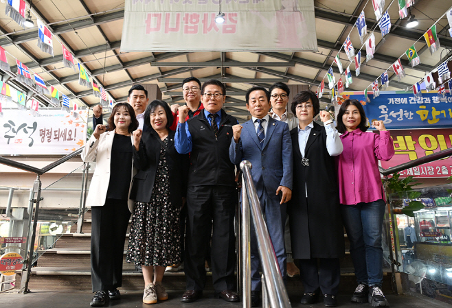 사진(의정부시의회 추석맞이 의정부제일시장 방문 및 상인 격려)