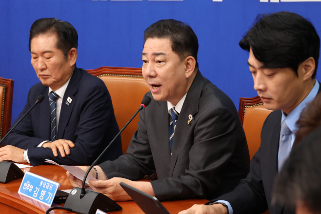 발언하는 김병기 원내대표<YONHAP NO-3274>