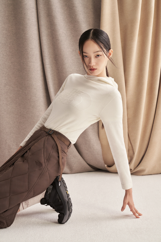 [사진 1] ‘여성용 시온 후디’를 착장한 노스페이스 홍보대사 신현지