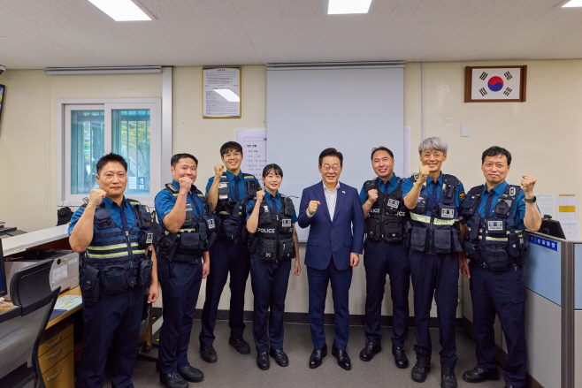 이재명 대통령, 추석 치안 현장 격려 방문