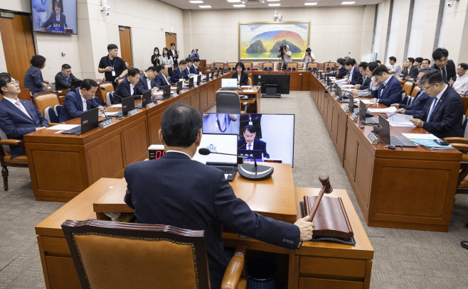 국회 정무위, 2025년도 국정감사 증인 등 출석 처리<YONHAP NO-5399>