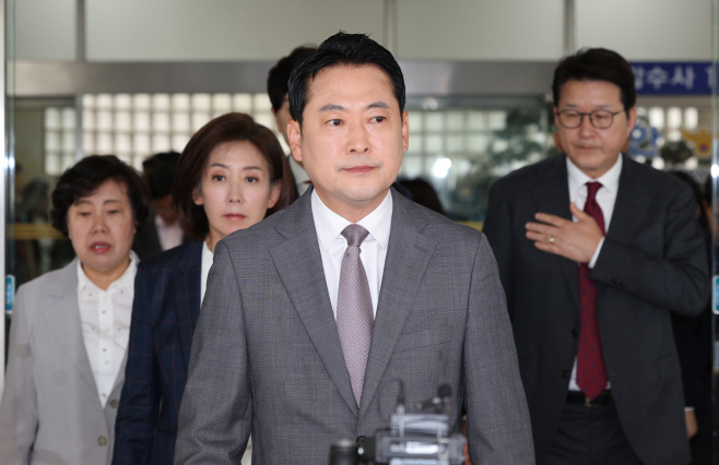 영등포경찰서 방문한 장동혁 대표<YONHAP NO-6052>
