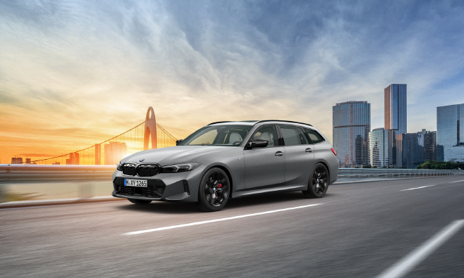사진-BMW 10월 온라인 한정 에디션_M340i xDrive 투어링 프로 스페셜 에디션