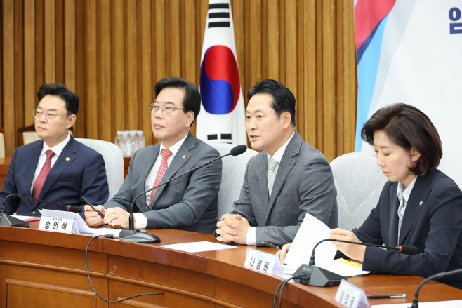 지방선거총괄기획단 임명장 수여식 및 제1차 전...<YONHAP NO-3529>
