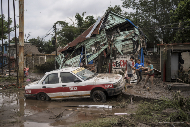APTOPIX Mexico Extreme Weather <YONHAP NO-1763> (AP)