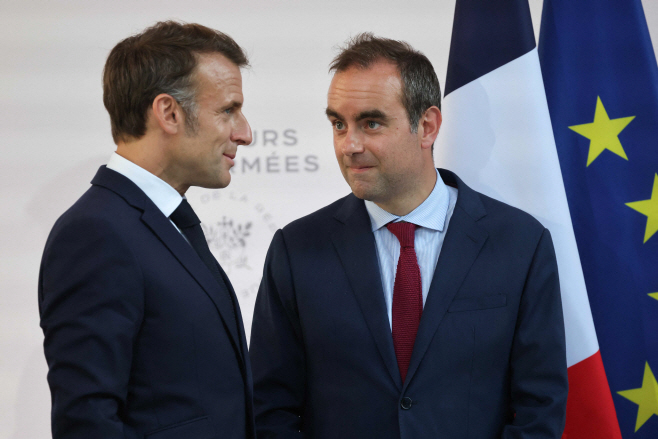 FILES-FRANCE-POLITICS-GOVERNMENT <YONHAP NO-1154> (AFP)