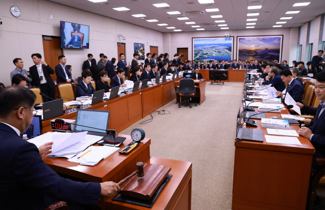 국회 국토교통위, 국토부 등 국정감사 실시<YONHAP NO-4203>