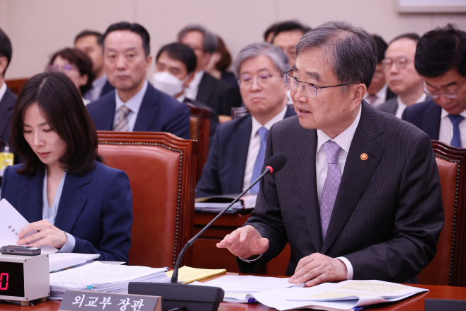 질의에 답하는 조현 외교부 장관<YONHAP NO-4526>