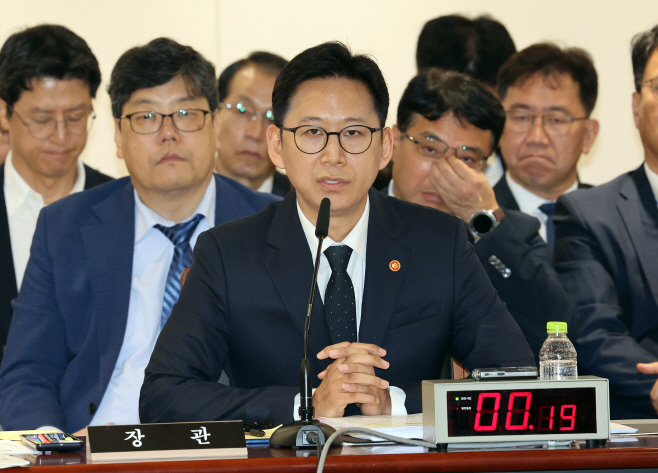 답변하는 배경훈 과기부총리<YONHAP NO-4452>