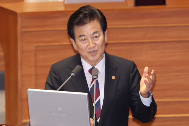 답변하는 정동영 통일부 장관<YONHAP NO-3047>