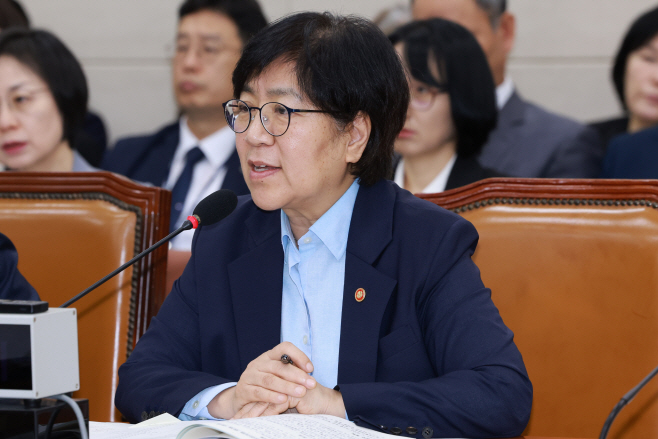질의에 답하는 정은경 보건복지부 장관<YONHAP NO-4020>