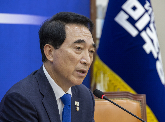 추석 연휴 민심 전하는 민주당 박수현 수석대변인<YONHAP NO-3837>