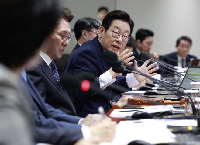 국무회의 발언하는 이재명 대통령