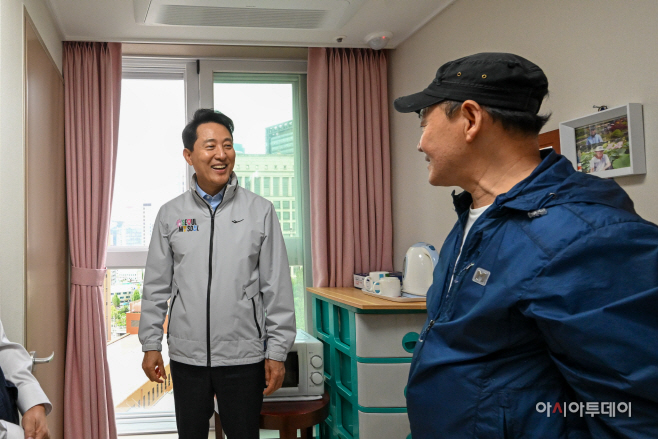 [포토] 남대문 쪽방촌 임대주택 '해든집' 방문한 오세훈 시장