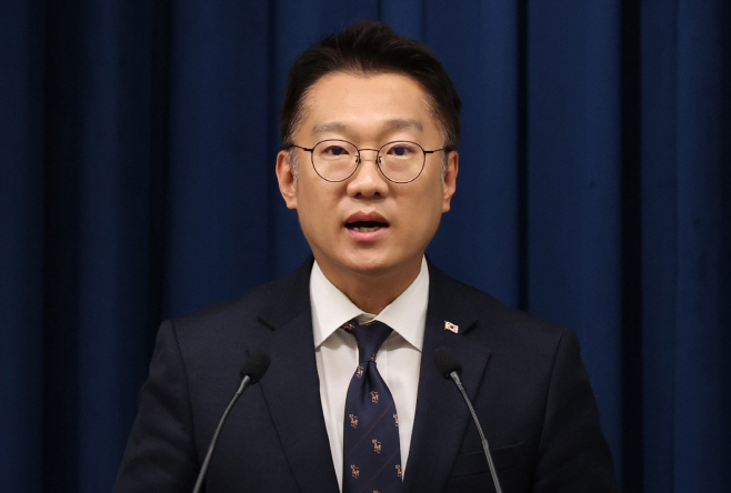 브리핑 하는 김남준 대변인<YONHAP NO-4478>