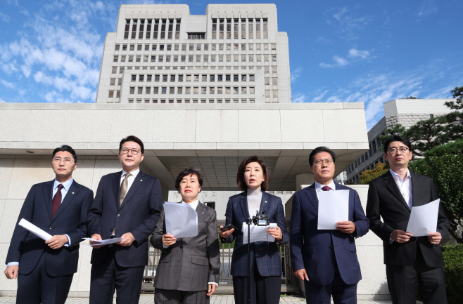 국민의힘 법사위원, 기자회견<YONHAP NO-2769>