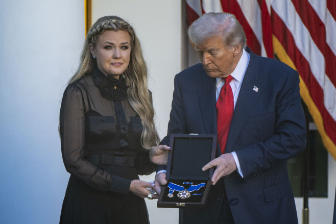 MEDAL OF FREEDOM CHARLIE KIRK <YONHAP NO-2312> (UPI)
