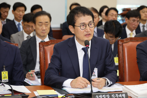 김승룡 소방청장 직무대행 답변<YONHAP NO-3124>