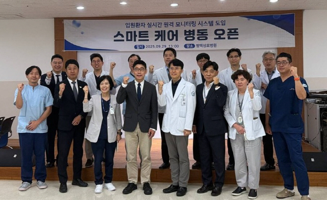 [사진자료 1] 평택성모병원 관계자들과 대웅제약, 씨어스테크놀러지 임직원들이 씽크 도입 기공식을 기념해 단체사진을 찍고 있다 (1)