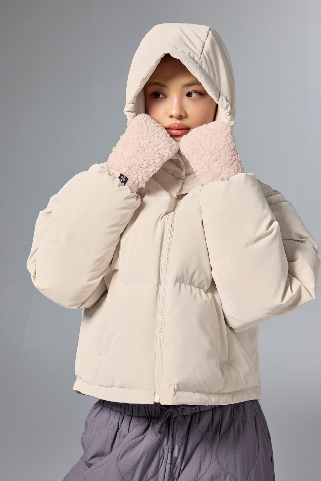 [사진자료]2. 젝시믹스 25FW ‘글로시 푸퍼 크롭 점퍼’