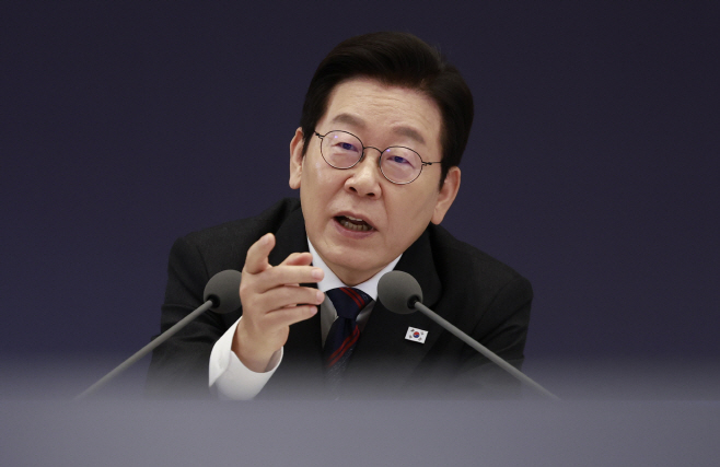 이재명 대통령, 에너지 분야 규제 합리화 토론 주재<YONHAP NO-3970>
